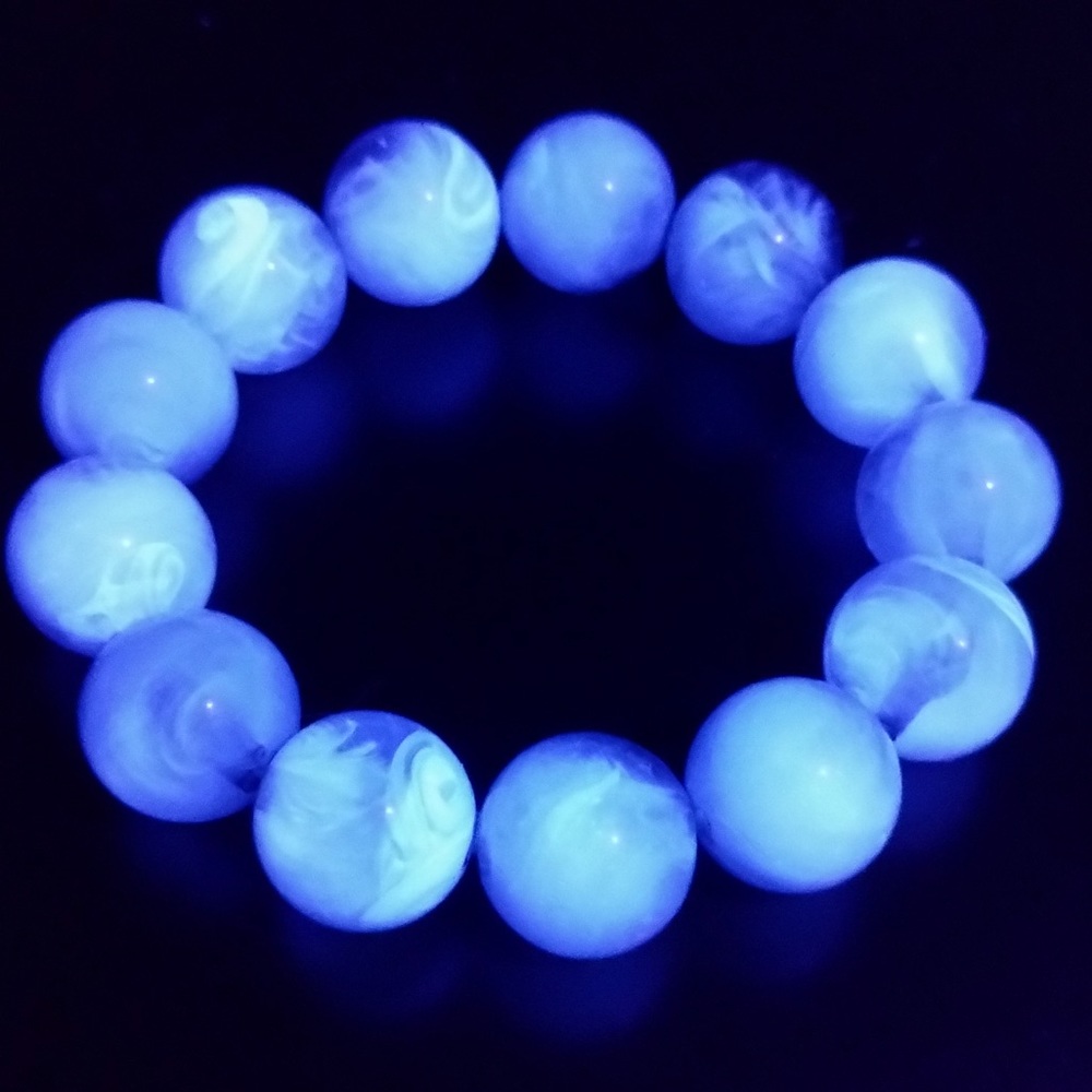 UV reactive grey lucite beaded stretch bracelet